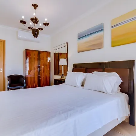 Islandia 4 Bedroom With Private Pool Holiday home