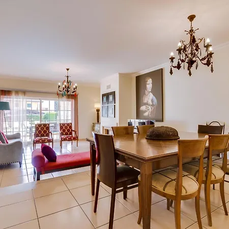 Islandia 4 Bedroom With Private Pool Ferienhaus
