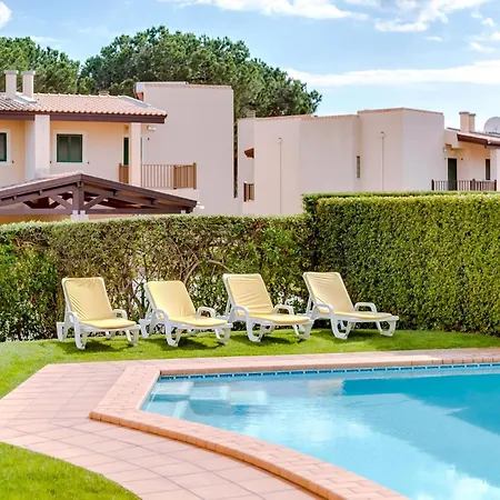 Islandia 4 Bedroom With Private Pool Ferienhaus