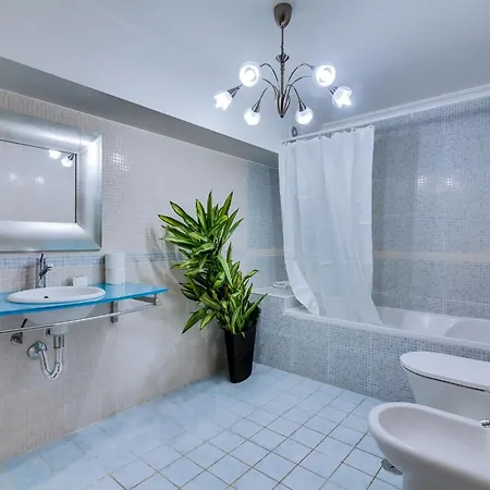 Islandia 4 Bedroom With Private Pool Ferienhaus