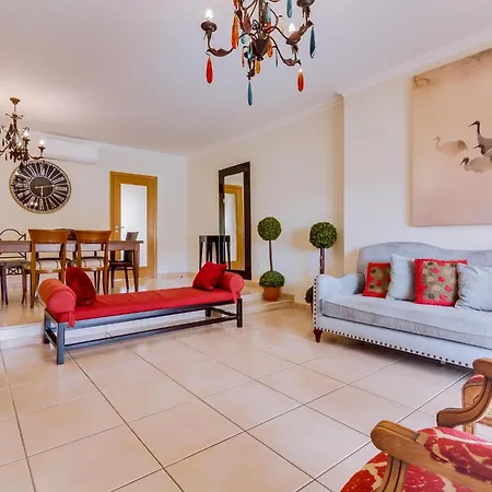 Islandia 4 Bedroom With Private Pool *